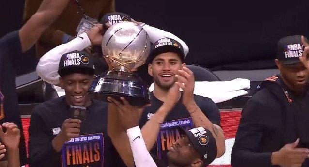  字母哥肘击对手被联盟禁赛两场  